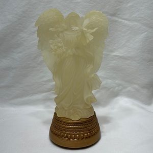 Angle sculpture with dove